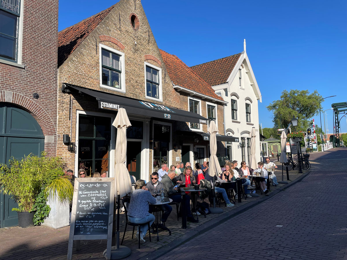 Heerlijk terras aan idyllische Kerkstraat bij 1723 Voorburg